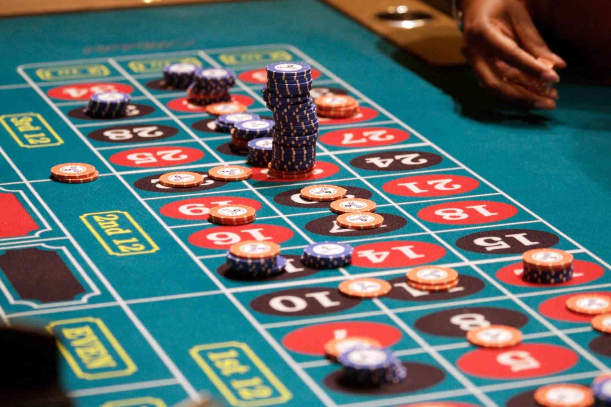 What is the easiest casino game to win?