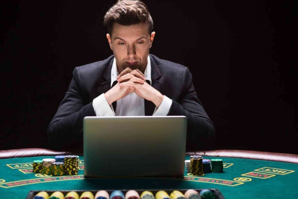 How Do Online Casinos Reward Game Players