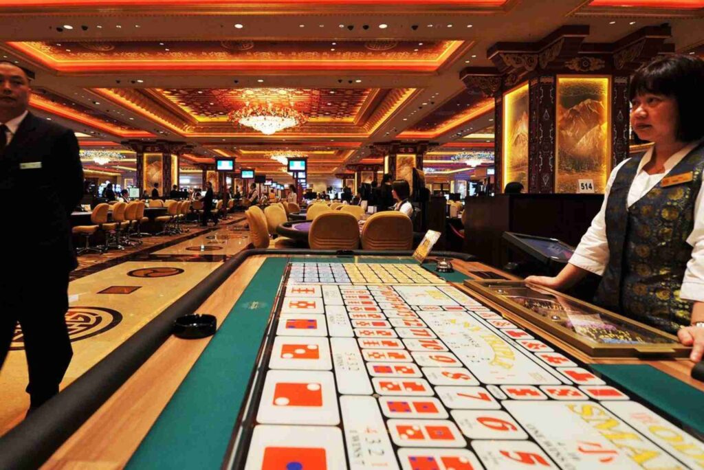 How Do Casinos Use Colors, Sounds & Lights to Influence Players?